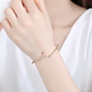 How to wear the bracelet?
