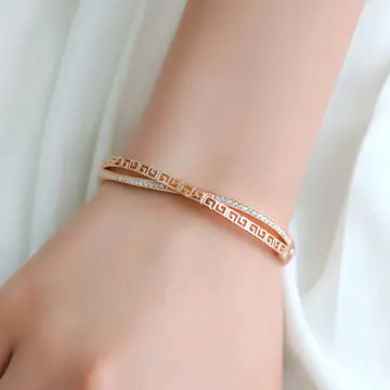 Vacuum plating of stainless steel jewelry