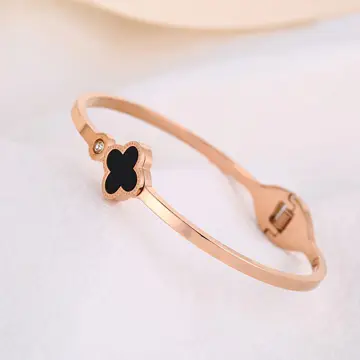 Tips for matching wrist accessories