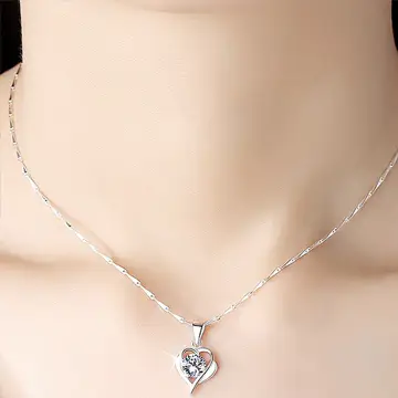 How to wear a necklace