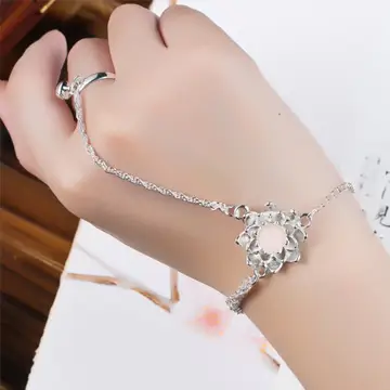 The mitt bracelet is the darling of summer
