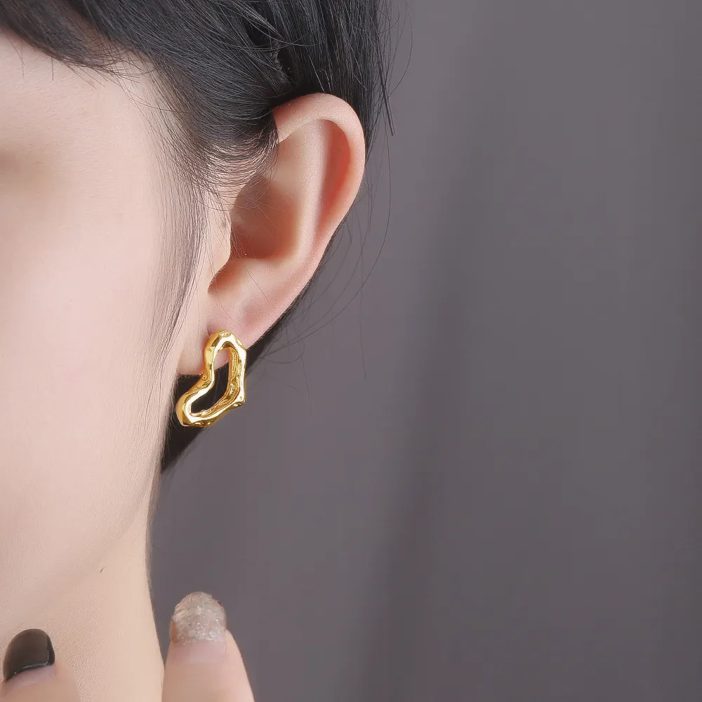 KE017 Korean style delicate sterling silver S925 heart shape earrings